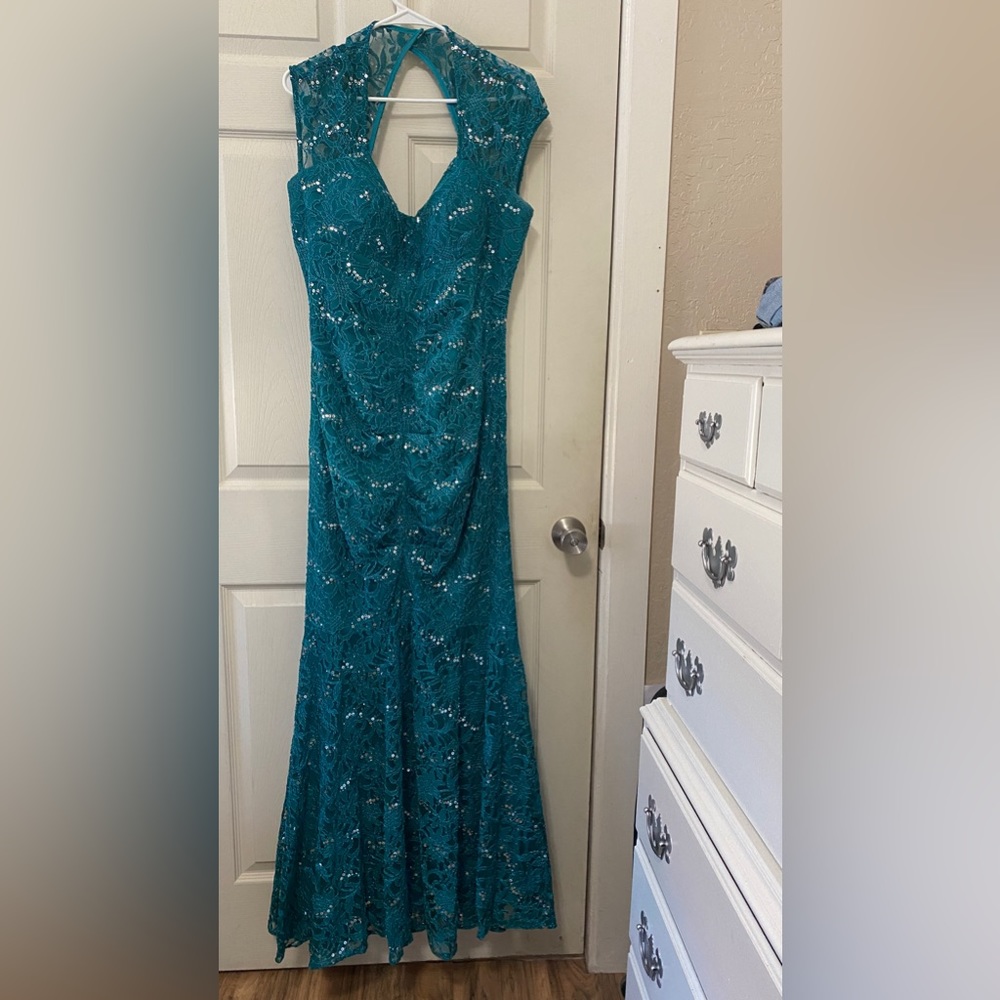 AnnyLee, 2X, Teal Prom Dress, Only Worn Once, No Damages To Material.